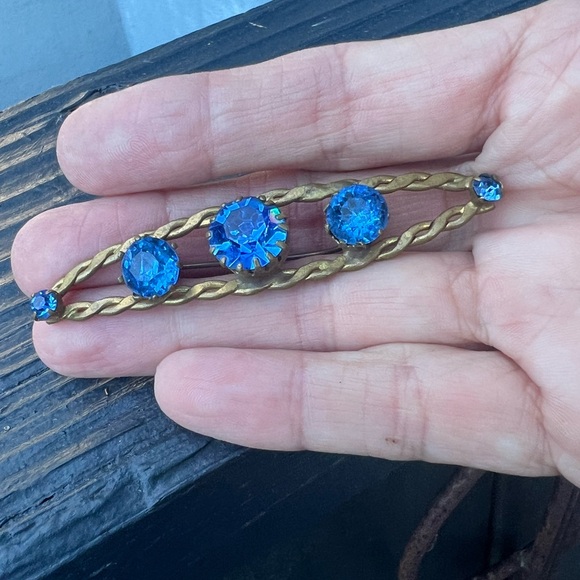 Vintage Blue Crystal Brooch Pin SIGNED AUSTRIA Rhinestone Woven Brass Prong Set - Picture 13 of 14